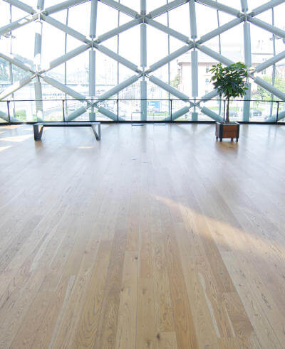 Espaces culturels par Wood floor partners parquets